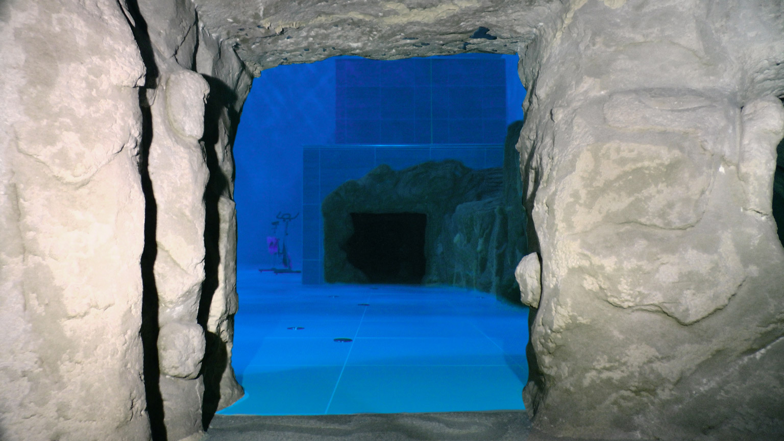 y40 pool